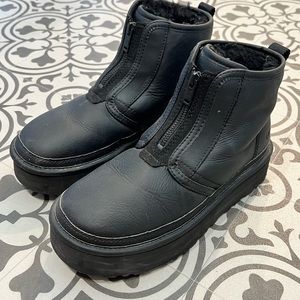 Platform Black Zip Uggs